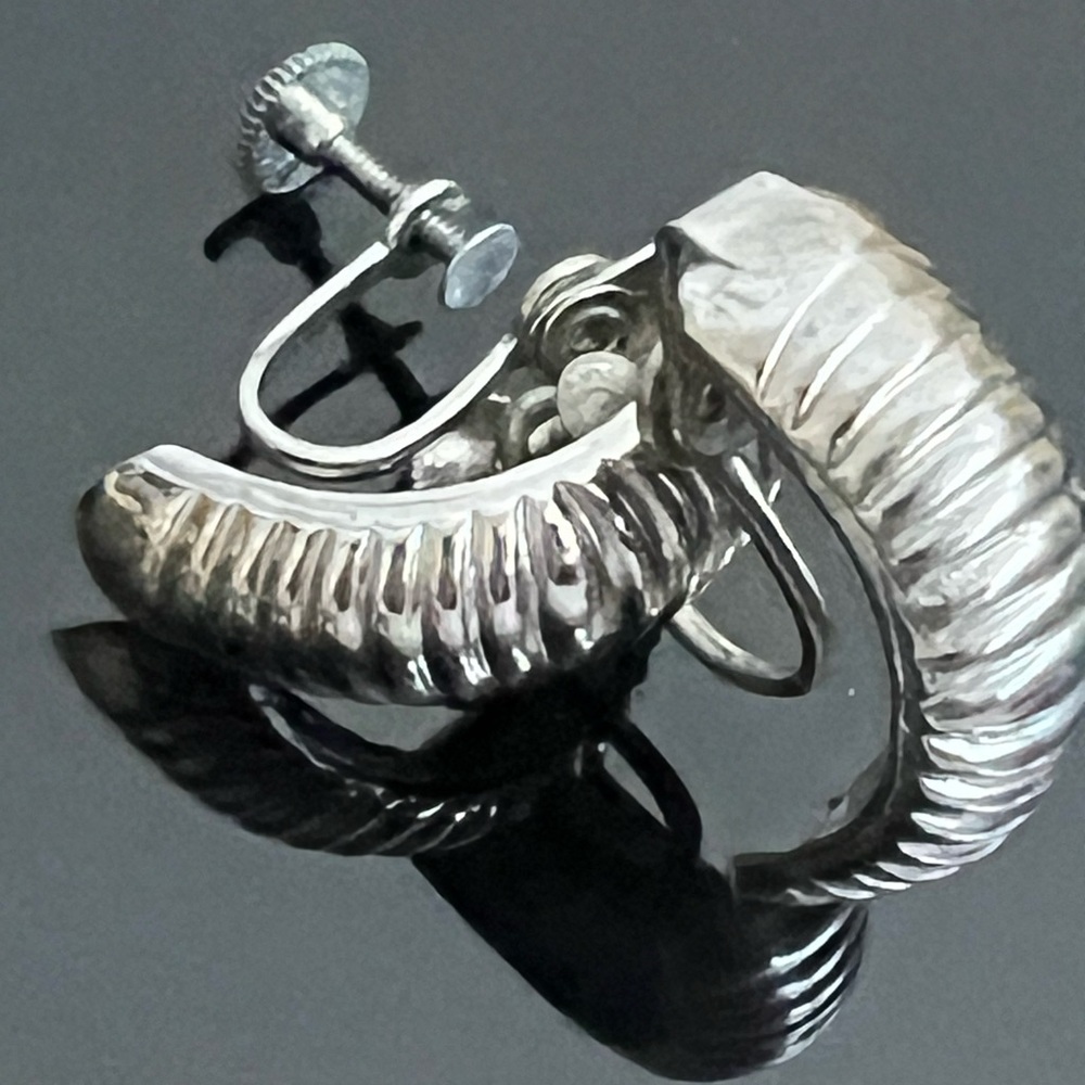 Vintage Coro silver tone Earrings screw on backs